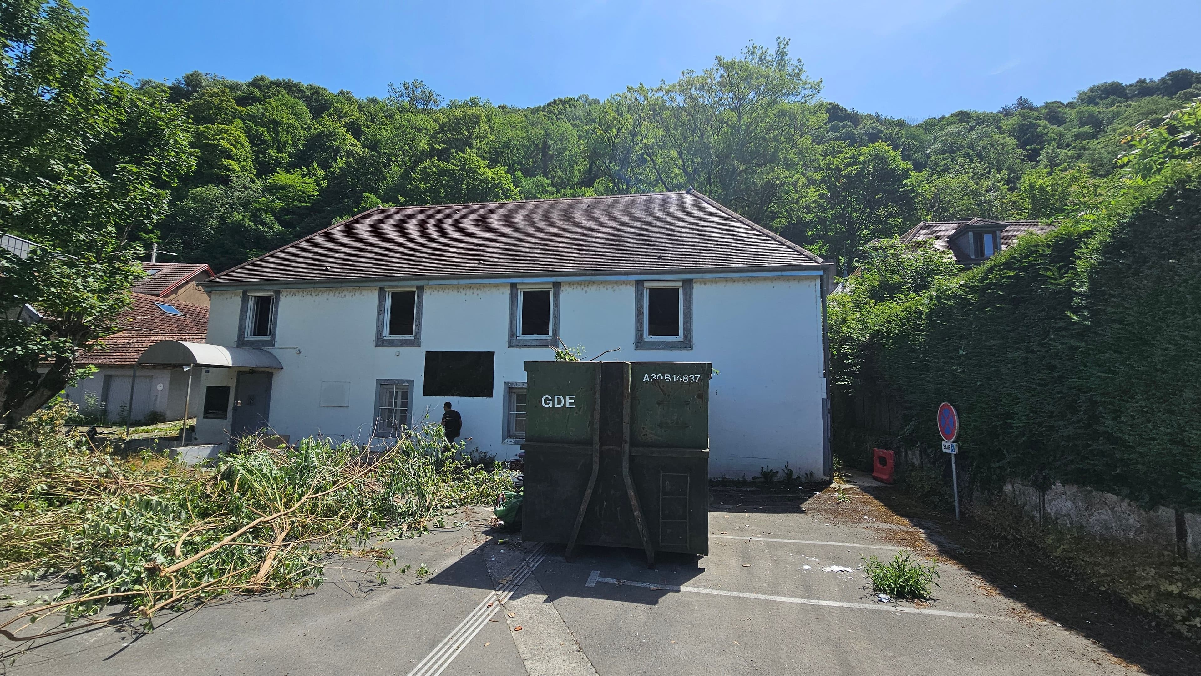 Reconversion d'une ancienne boîte de nuit en logements à Besançon — vue 3