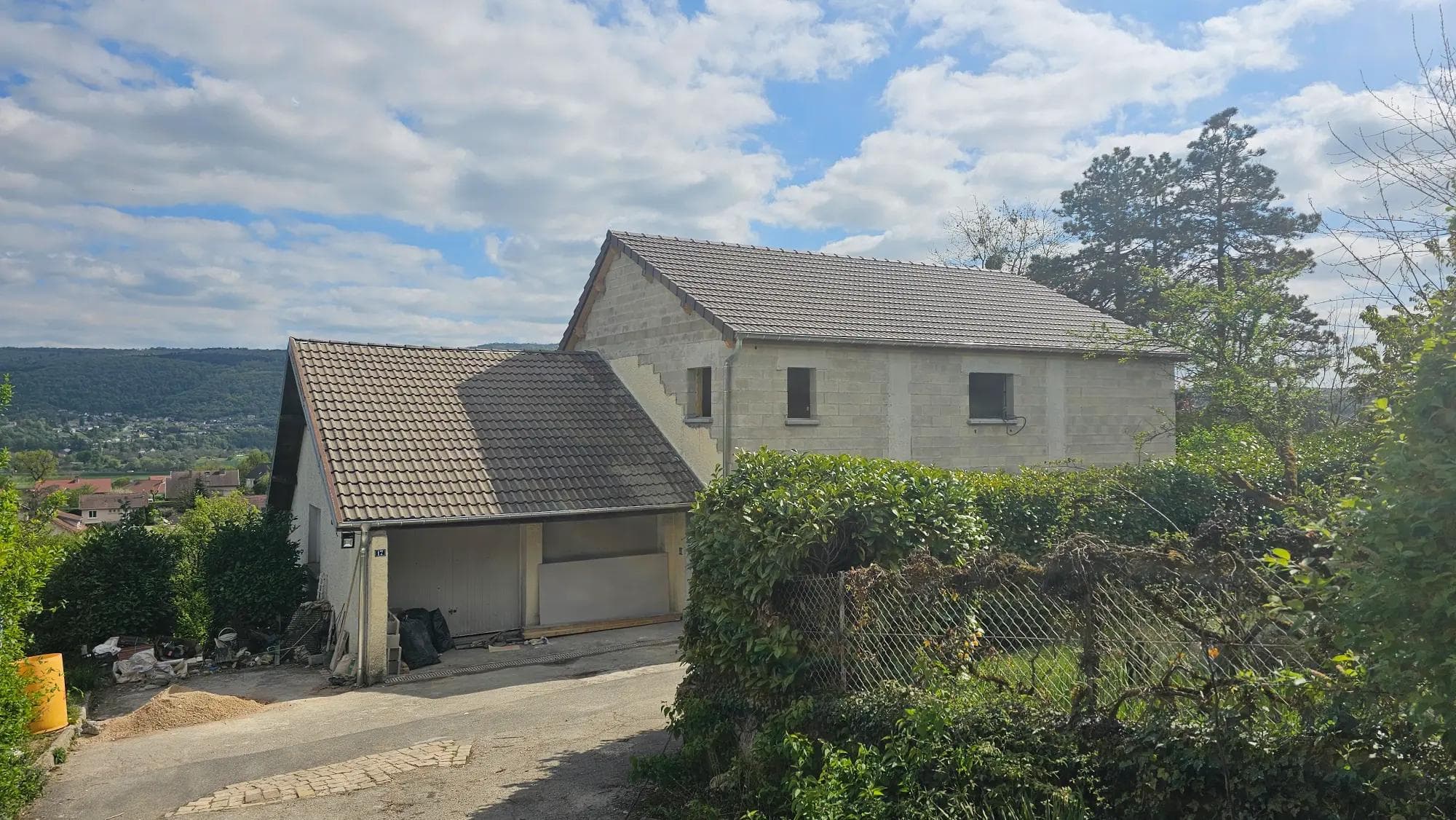 Réhabilitation et surélévation d’une maison individuelle sinistrée, Thise (25)