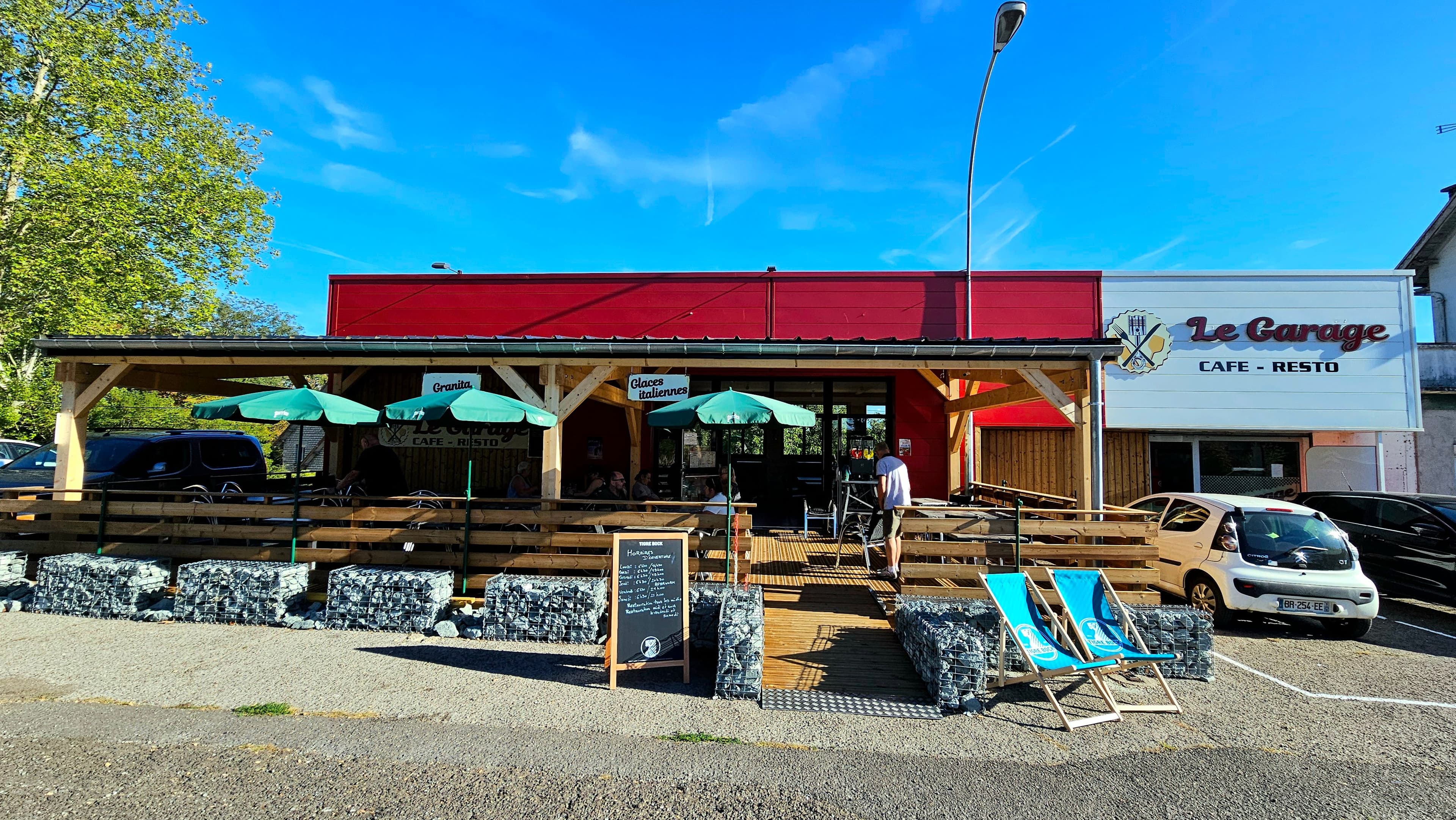 Transformation du Garage en restaurant contemporain à Saint-Vit