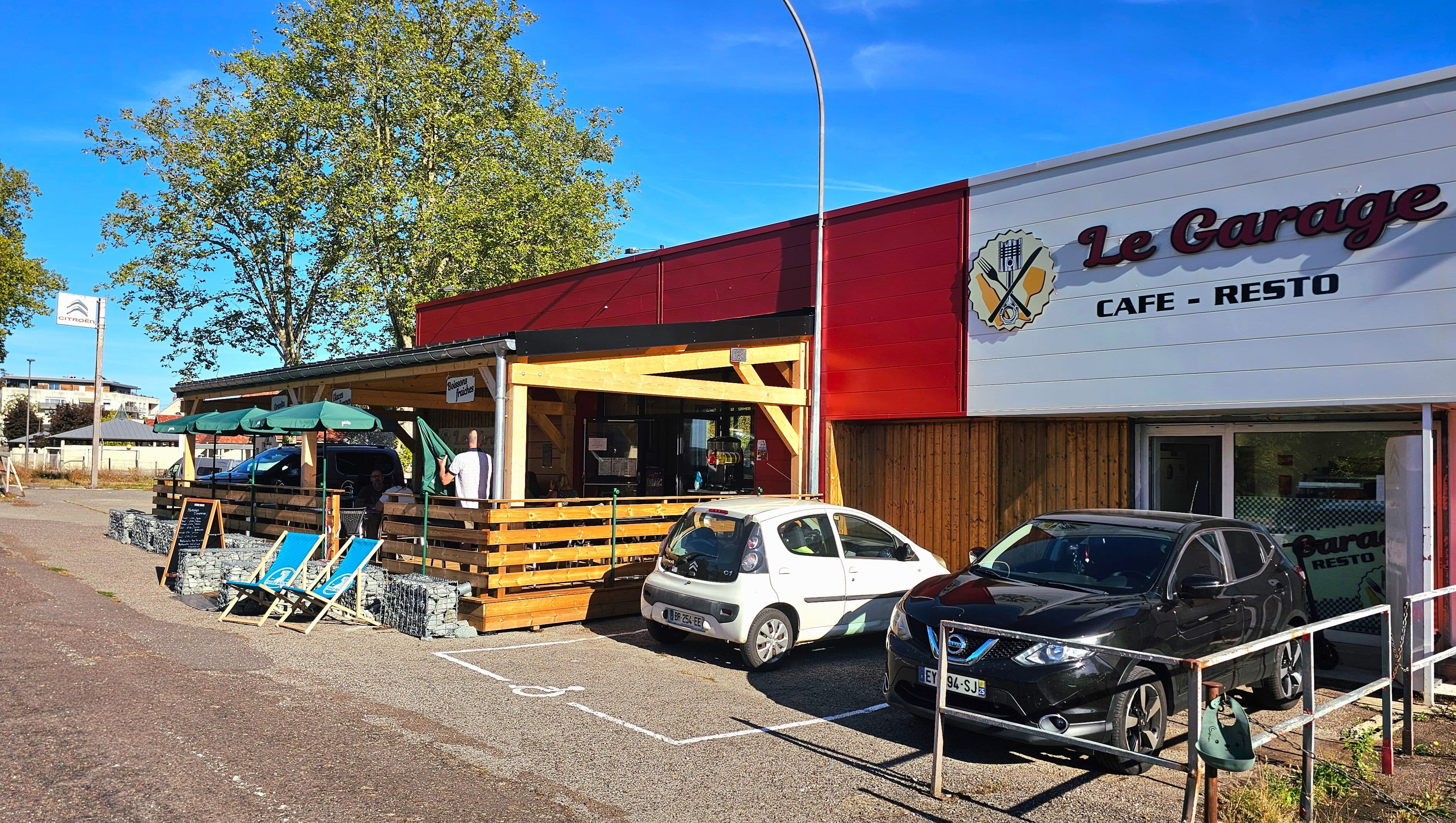 Transformation du Garage en restaurant contemporain à Saint-Vit